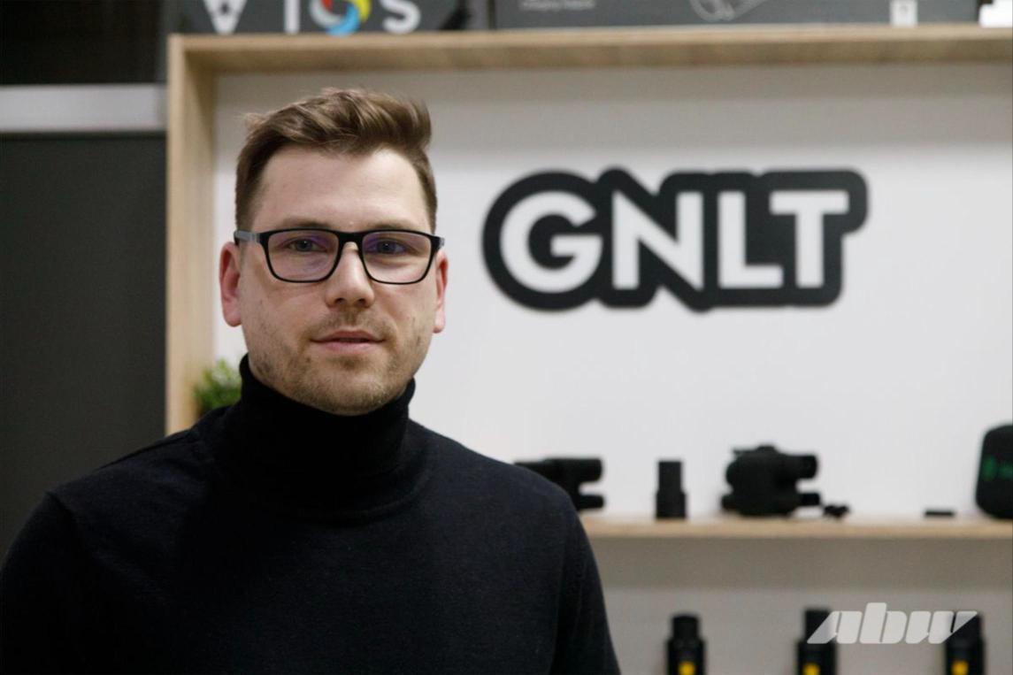 Дмитрий, директор GreenLight, в шоуруме GNLT